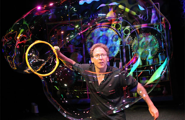 Amazing bubble man coming to Wellington